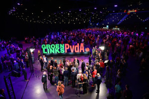 Druk bezoek aan kraam van Ouderen Netwerk PvdA tijdens Congres in Ahoy